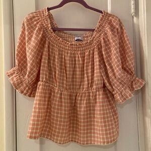 Comfortable pink top from Old Navy. Barely used. Size M
